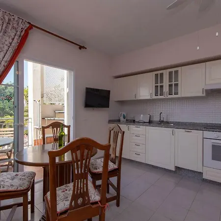 Los Olivos 17 One Bed